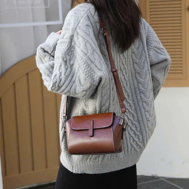 Compact oil wax cowhide crossbody bag for women, genuine cowhide material, high-end brand handbag (Form T4)