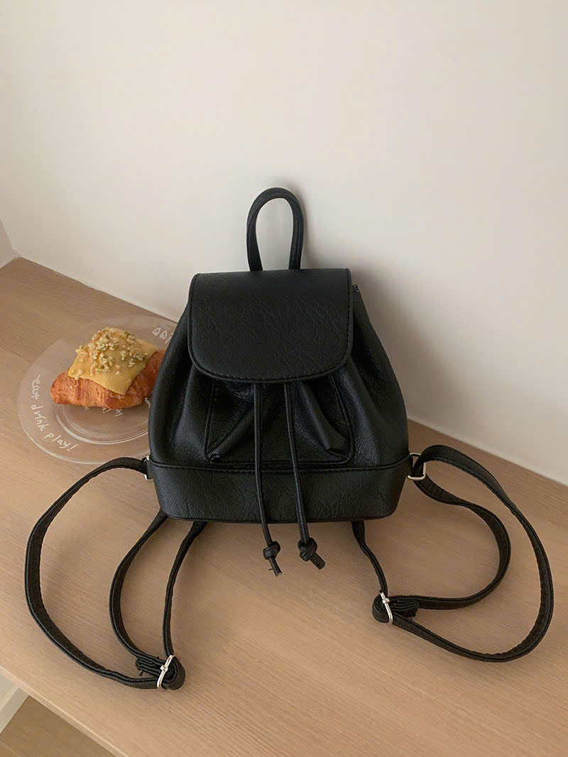 Leather backpack for women, convenient for outdoor wear, Fashionable backpack for girls (Form T8)