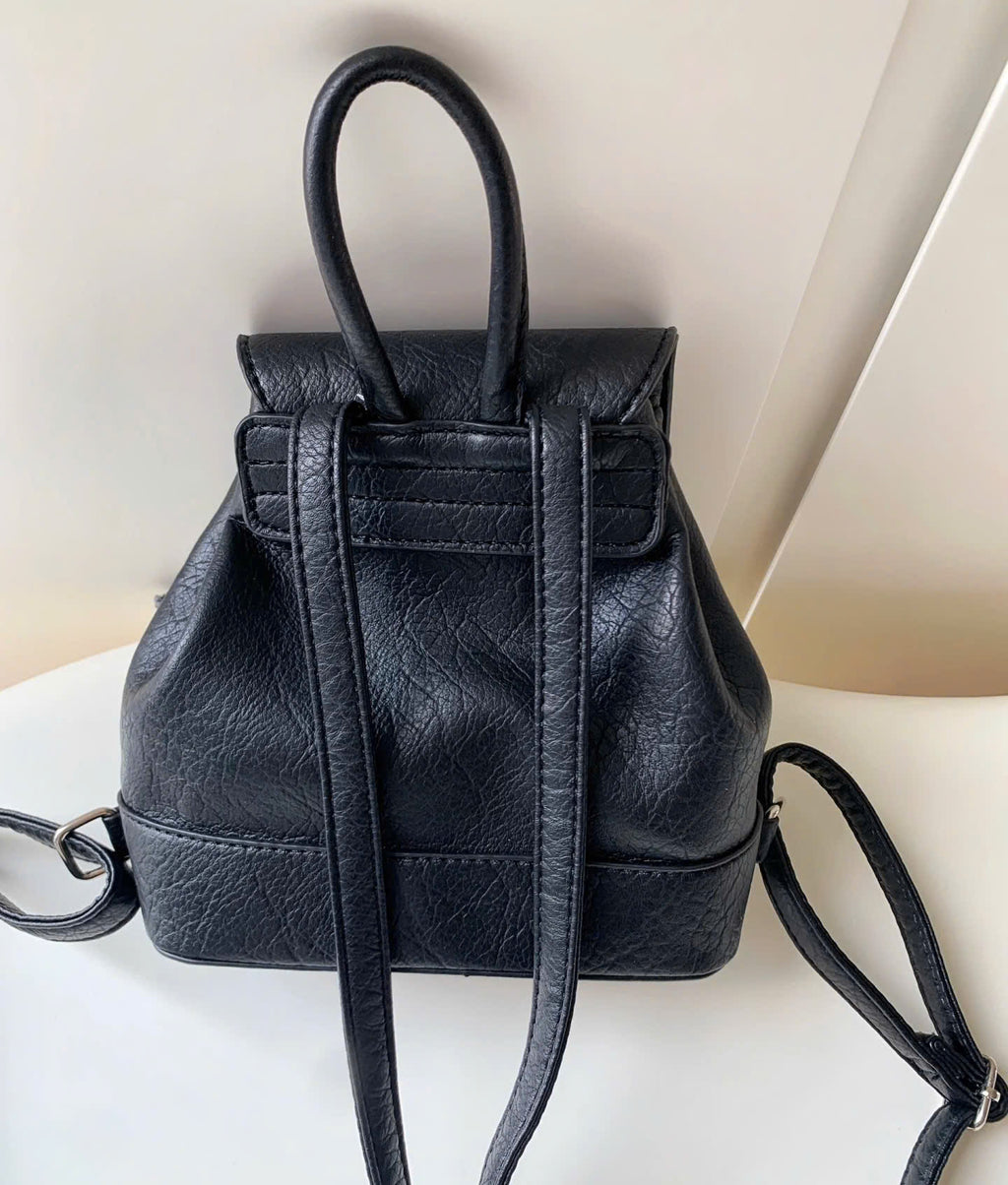 Leather backpack for women, convenient for outdoor wear, Fashionable backpack for girls (Form T8)