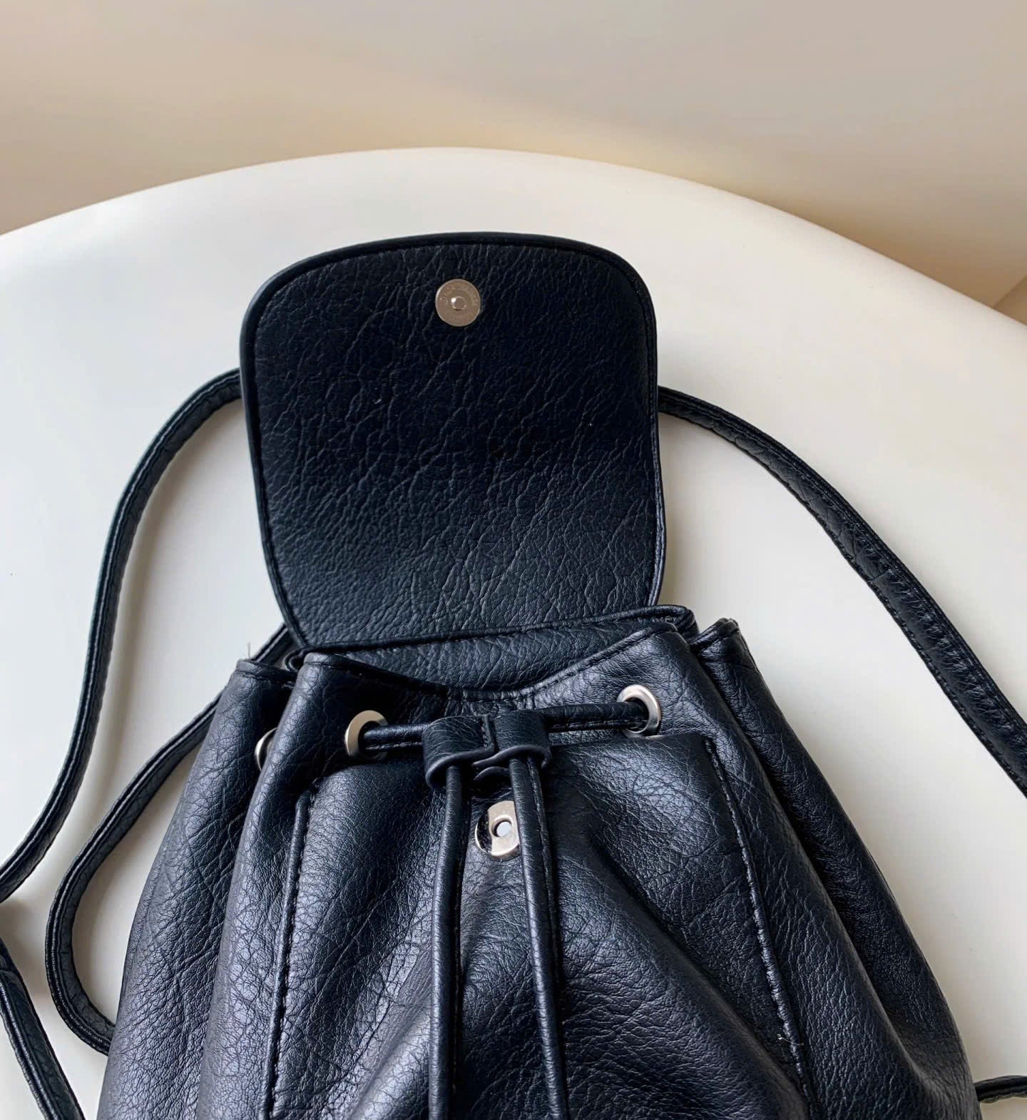 Leather backpack for women, convenient for outdoor wear, Fashionable backpack for girls (Form T8)